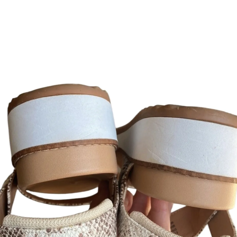Lucky Brand Iadan Cream Tan Snakeskin Sandals Sz 10 SH228